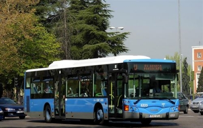 EMT instalar&aacute; wifi de acceso libre y pantallas de tinta electr&oacute;nica mostrando datos del servicio de buses urbanos.