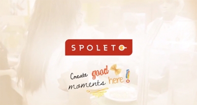Campa&ntilde;a: Hermosas mujeres comen gratis en restaurante de comida r&aacute;pida