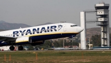 Desalojan a 20 personas de un avi&oacute;n por hacer llorar a un azafato