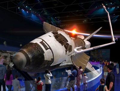 Kennedy Space Center Visitor Complex celebra el primer aniversario de la Exhibici&oacute;n del Transbordador Espacial Atlantis