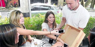 En Medell&iacute;n, restaurante pide a sus clientes guardar el celular cuando ingresen