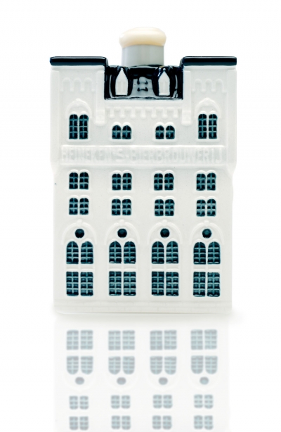 KLM celebra sus 95 a&ntilde;os con una c​asa miniatura en cer&aacute;mica de Delft