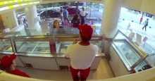 Una cadena de helader&iacute;as lleva la mitad de tu helado a la persona que amas