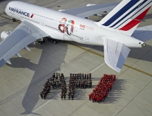 Air France recibi&oacute; el Airbus A320 pintado con el logo de los 80 a&ntilde;os