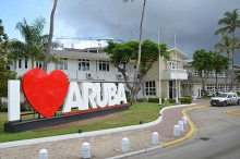 Airbnb y Autoridad de Turismo de Aruba firman acuerdo hist&oacute;rico de turismo