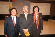  De izq a dera: John Osma, Fernando G&oacute;mez y Yolanda Auza