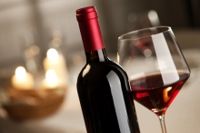 10 Formas no convencionales para abrir una botella de vino