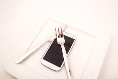 El 98% de los clientes que han pagado en un restaurante con un m&oacute;vil lo volver&iacute;an a hacer
