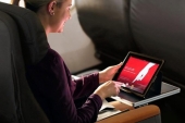 Aerol&iacute;neas reducen costos y peso, entregando tablets a sus pasajeros