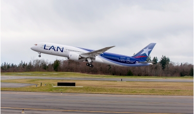 Boeing y grupo LATAM Airlines celebran la entrega del primer 787-9 Dreamliner de la compa&ntilde;&iacute;a